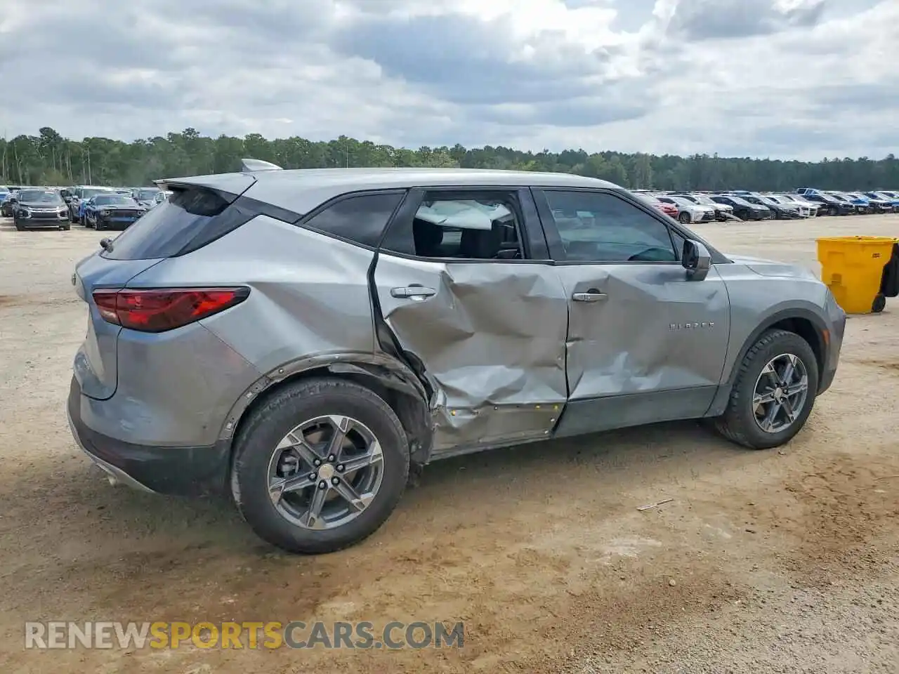 3 Photograph of a damaged car 3GNKBHR48RS206123 CHEVROLET BLAZER 2024