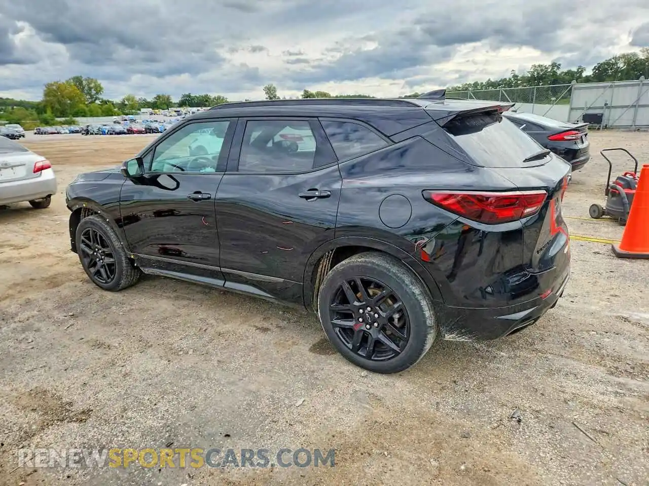 2 Фотография поврежденного автомобиля 3GNKBKRS0RS195209 CHEVROLET BLAZER 2024