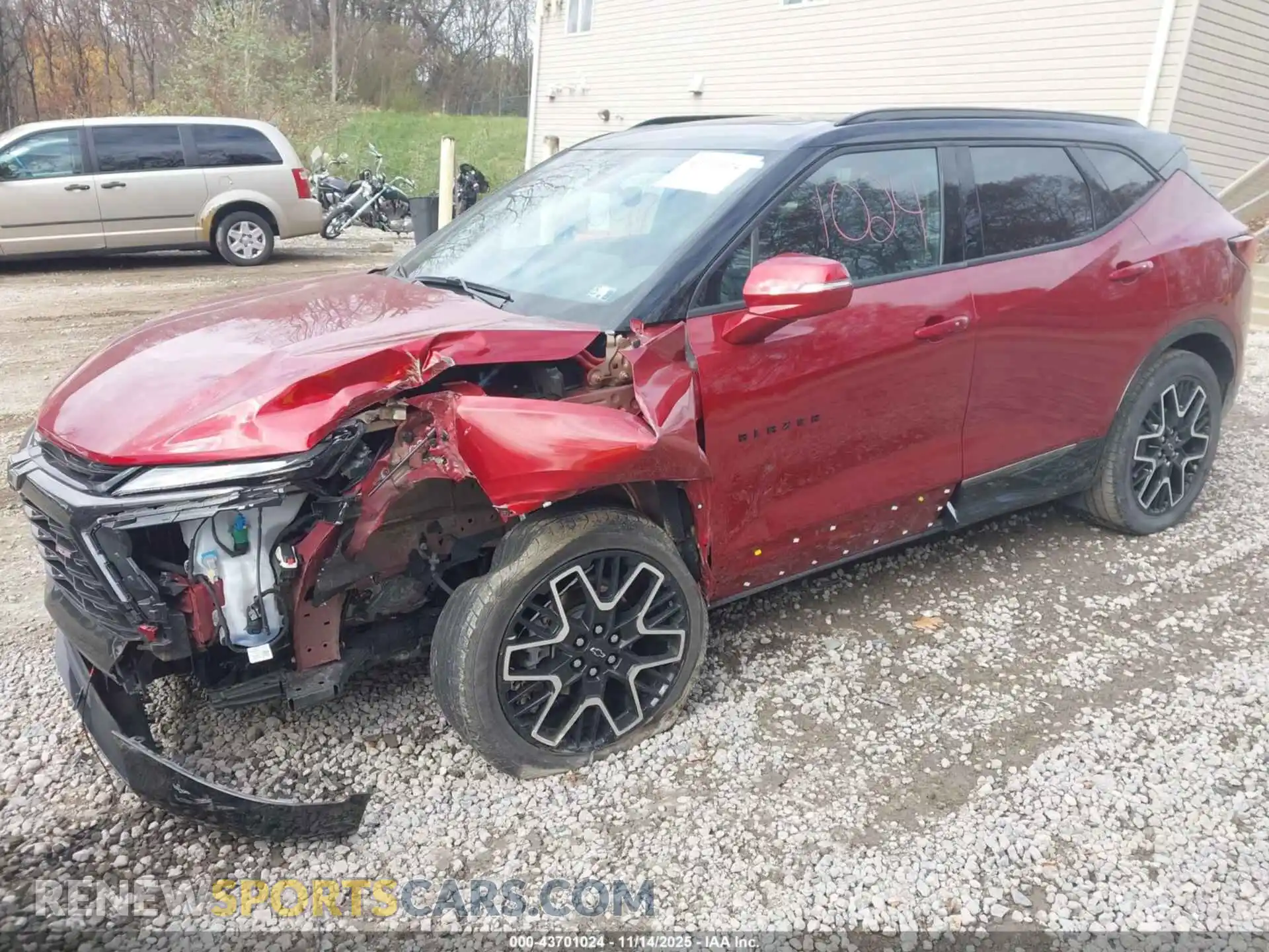 2 Photograph of a damaged car 3GNKBKRS1RS122575 CHEVROLET BLAZER 2024