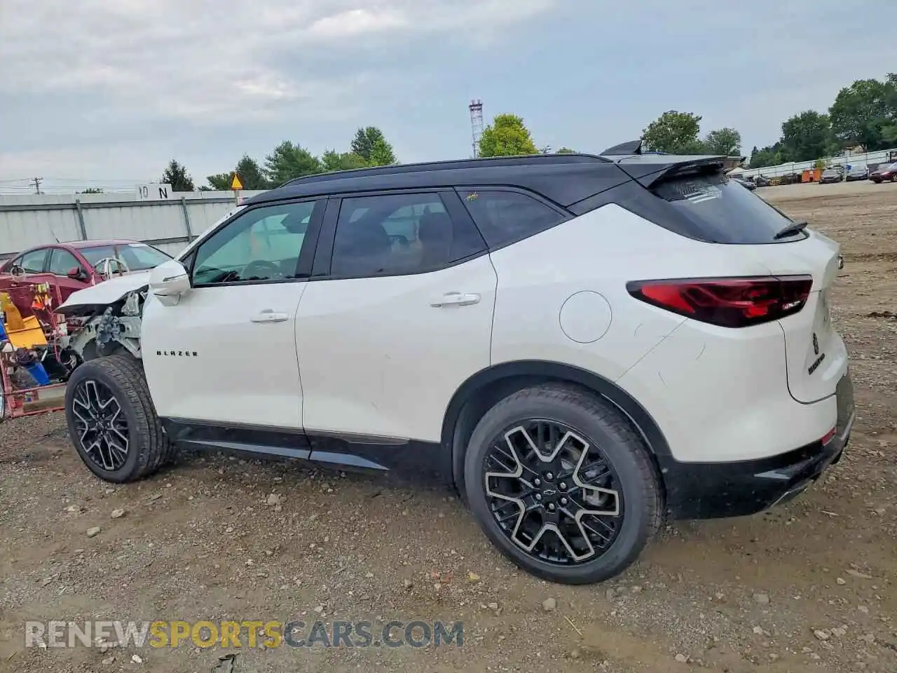 2 Photograph of a damaged car 3GNKBKRS3RS142391 CHEVROLET BLAZER 2024