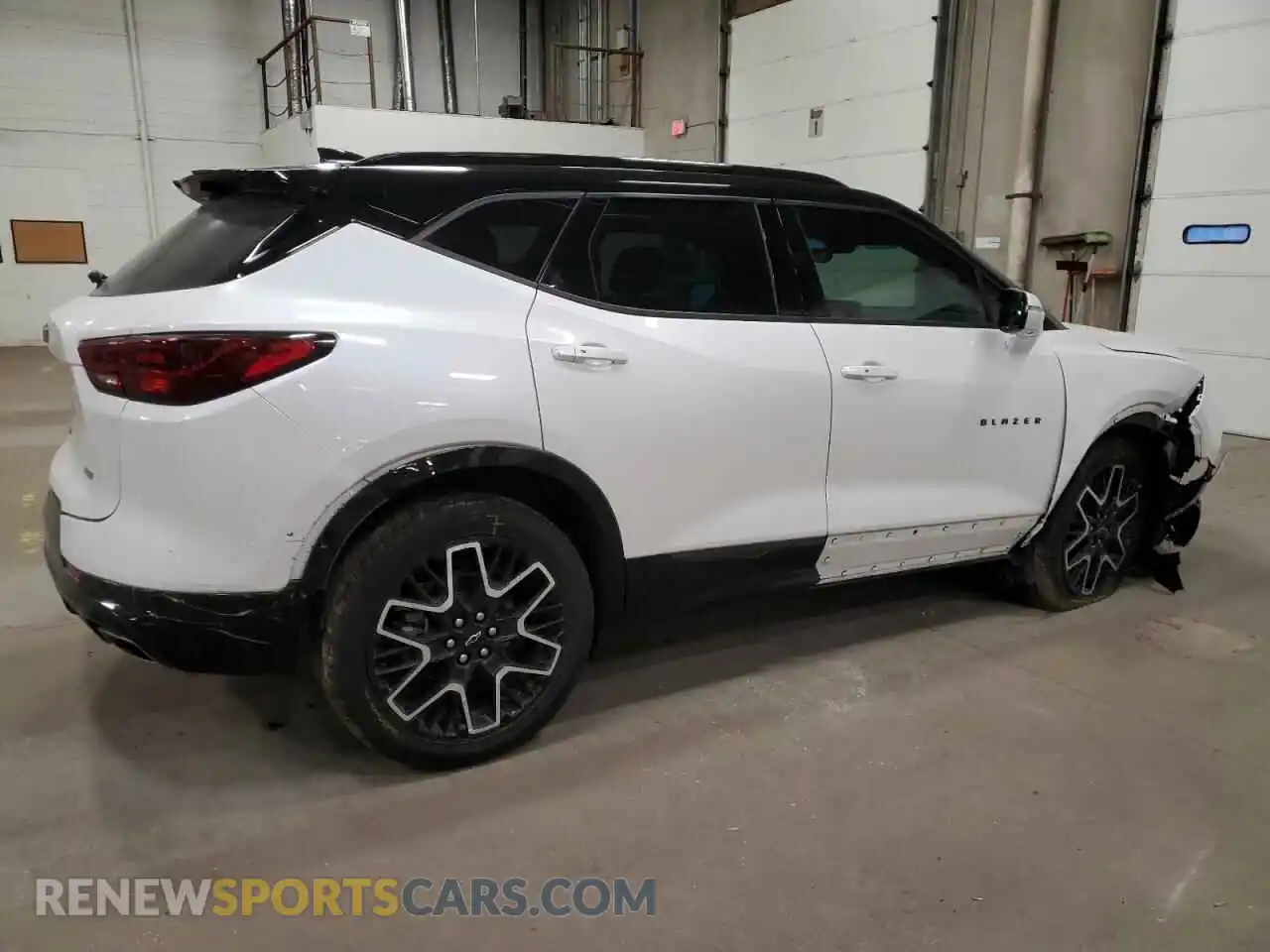 3 Photograph of a damaged car 3GNKBKRS4RS272762 CHEVROLET BLAZER 2024