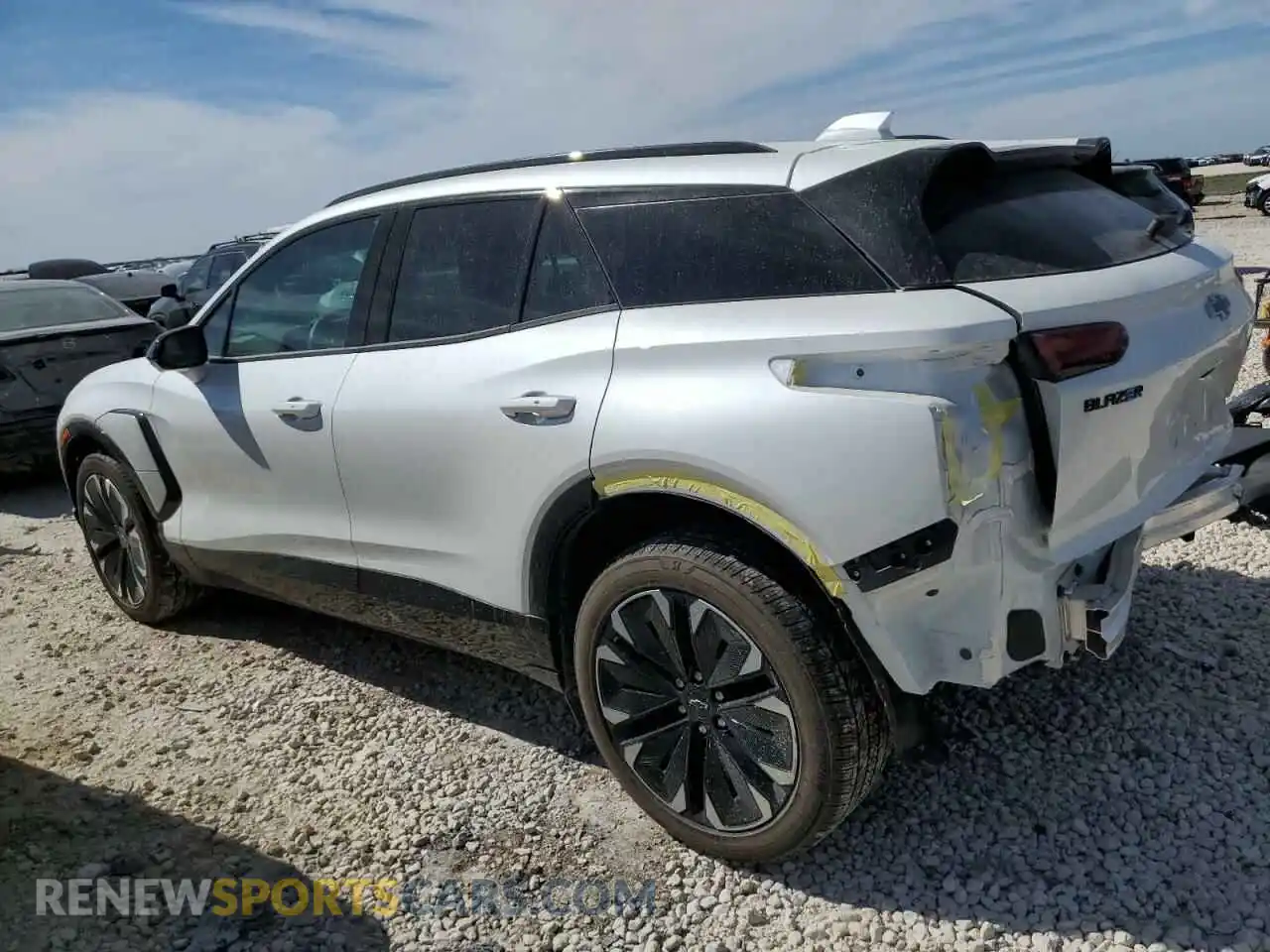 2 Photograph of a damaged car 3GNKDCRJ3RS255118 CHEVROLET BLAZER 2024