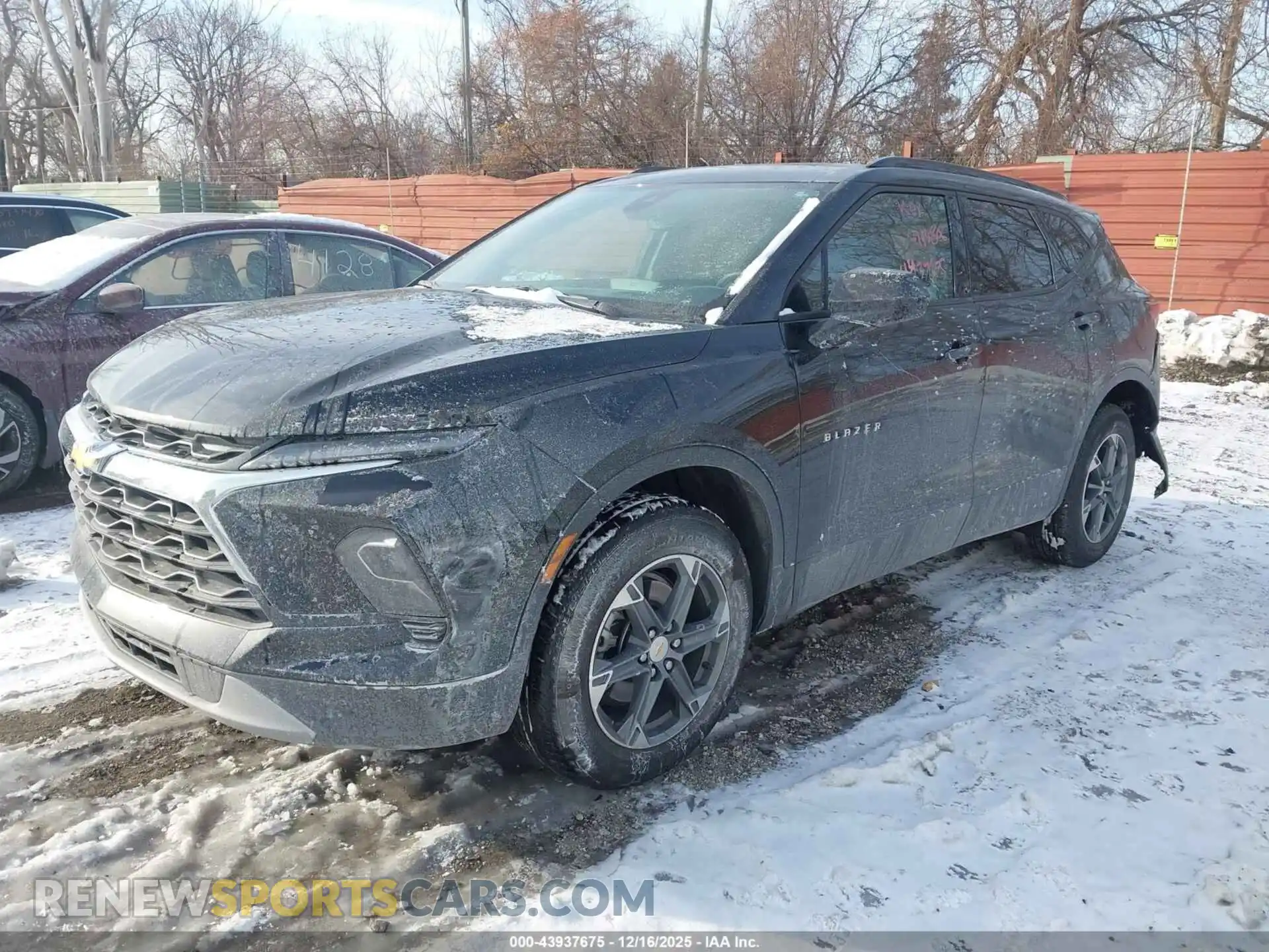 2 Фотография поврежденного автомобиля 3GNKBCR41SS193806 CHEVROLET BLAZER 2025