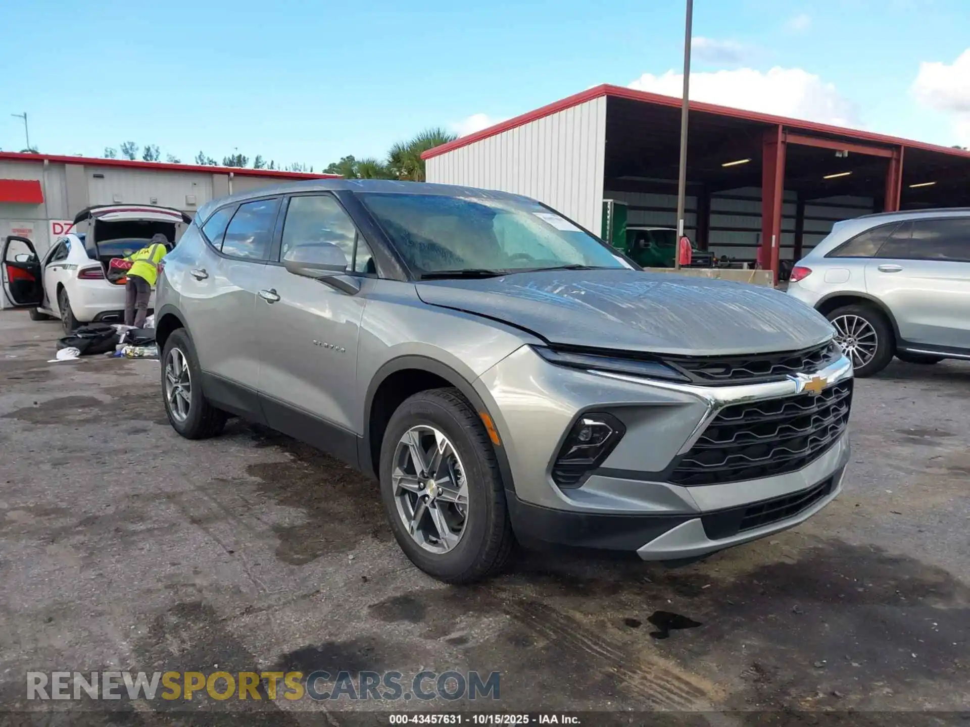 1 Фотография поврежденного автомобиля 3GNKBCR48SS248560 CHEVROLET BLAZER 2025