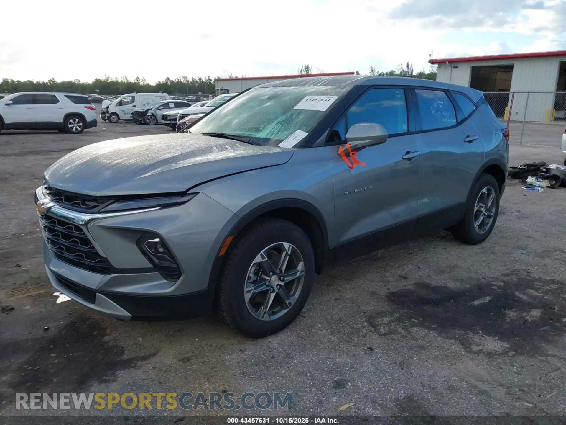 2 Фотография поврежденного автомобиля 3GNKBCR48SS248560 CHEVROLET BLAZER 2025