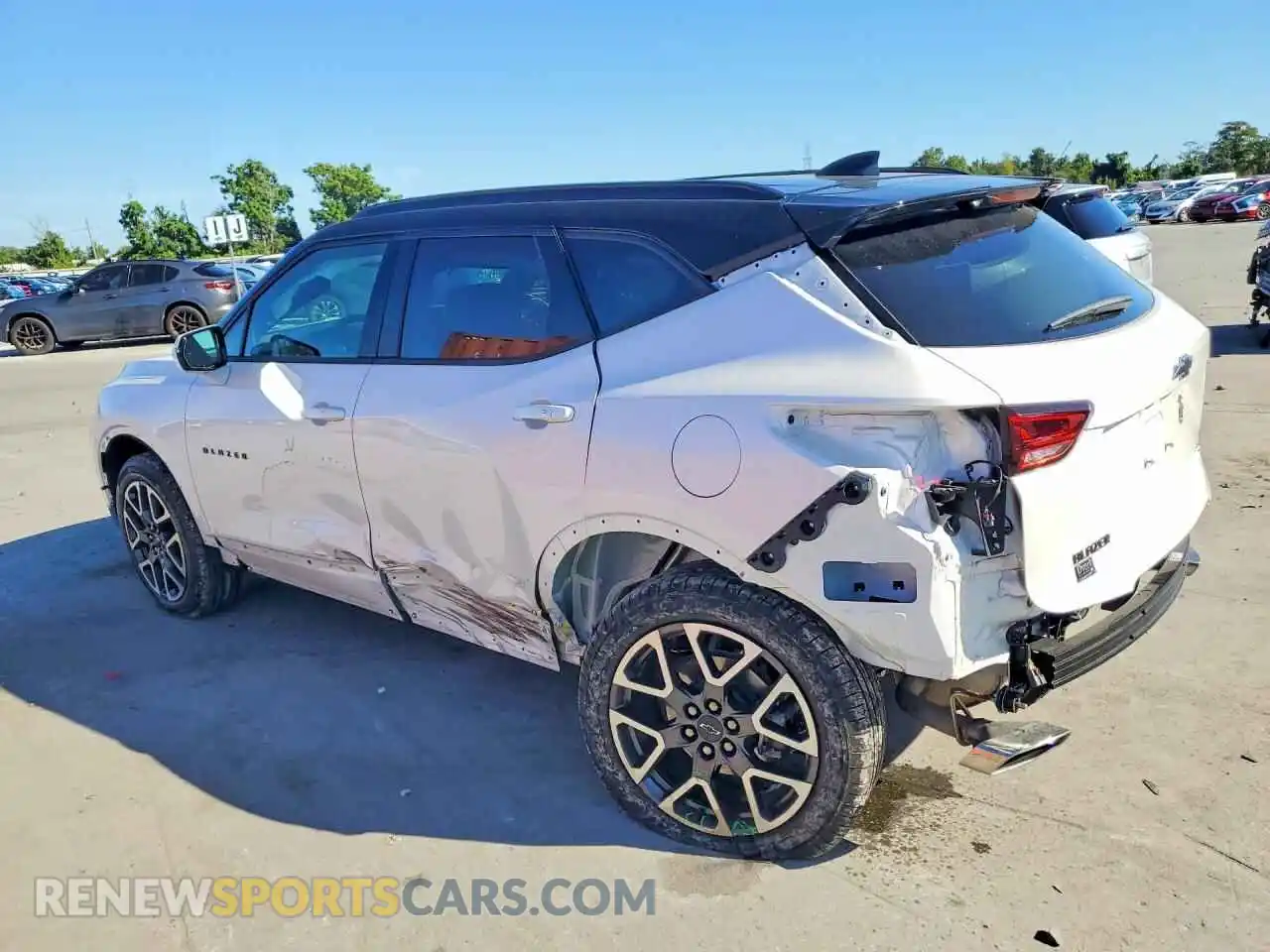 2 Photograph of a damaged car 3GNKBERS8SS162496 CHEVROLET BLAZER 2025