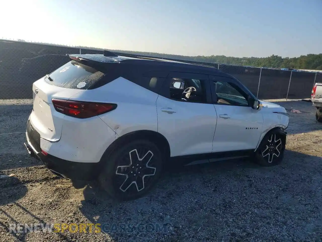3 Фотография поврежденного автомобиля 3GNKBERS8SS162997 CHEVROLET BLAZER 2025