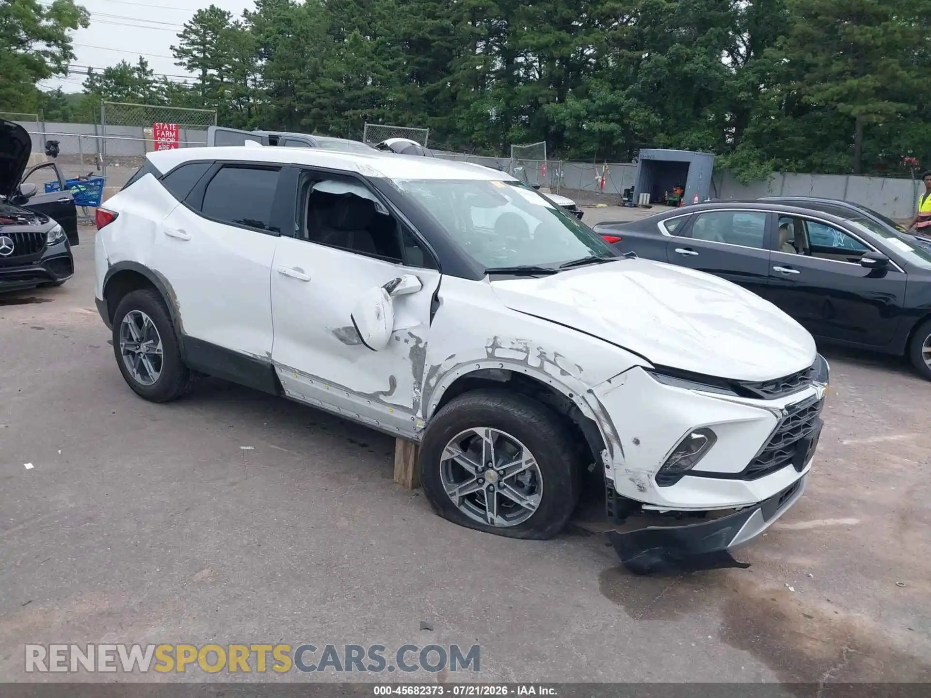 1 fotografías del automóvil dañado 3GNKBHR41SS150662 CHEVROLET BLAZER 2025