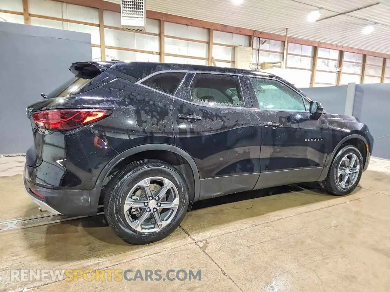 3 Фотография поврежденного автомобиля 3GNKBHR43SS218721 CHEVROLET BLAZER 2025