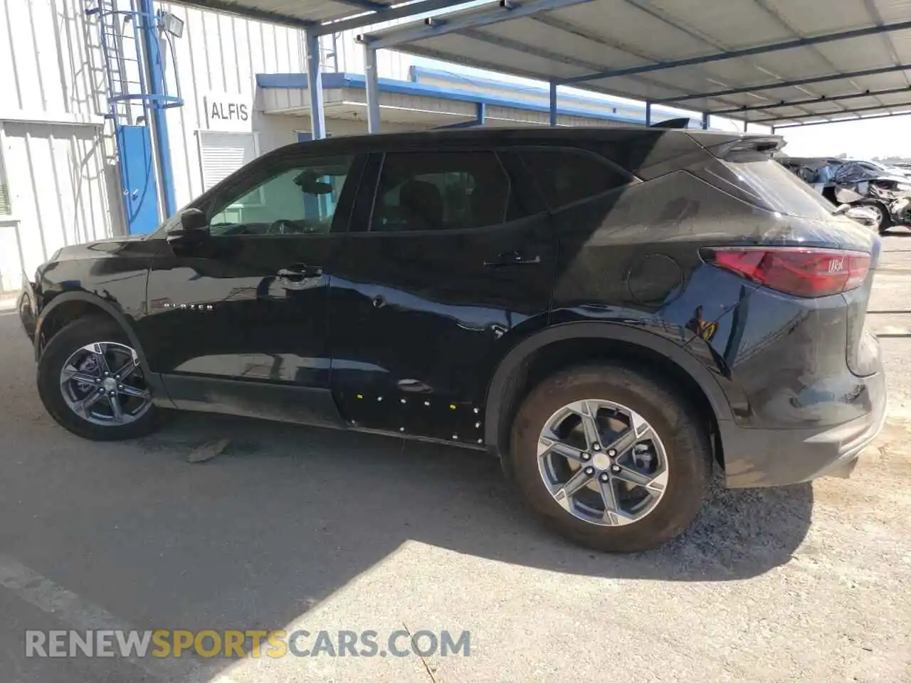 2 Фотография поврежденного автомобиля 3GNKBHR48SS203549 CHEVROLET BLAZER 2025