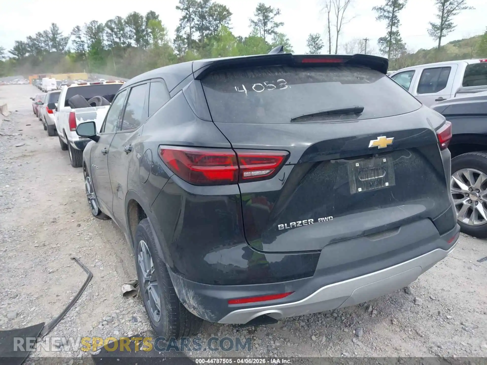 3 Photograph of a damaged car 3GNKBHR48SS244053 CHEVROLET BLAZER 2025
