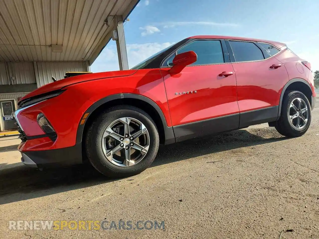 1 Фотография поврежденного автомобиля 3GNKBHR49SS254347 CHEVROLET BLAZER 2025