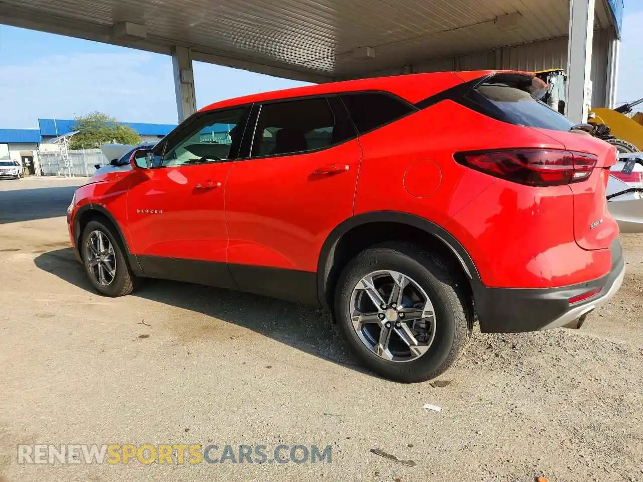 2 Фотография поврежденного автомобиля 3GNKBHR49SS254347 CHEVROLET BLAZER 2025