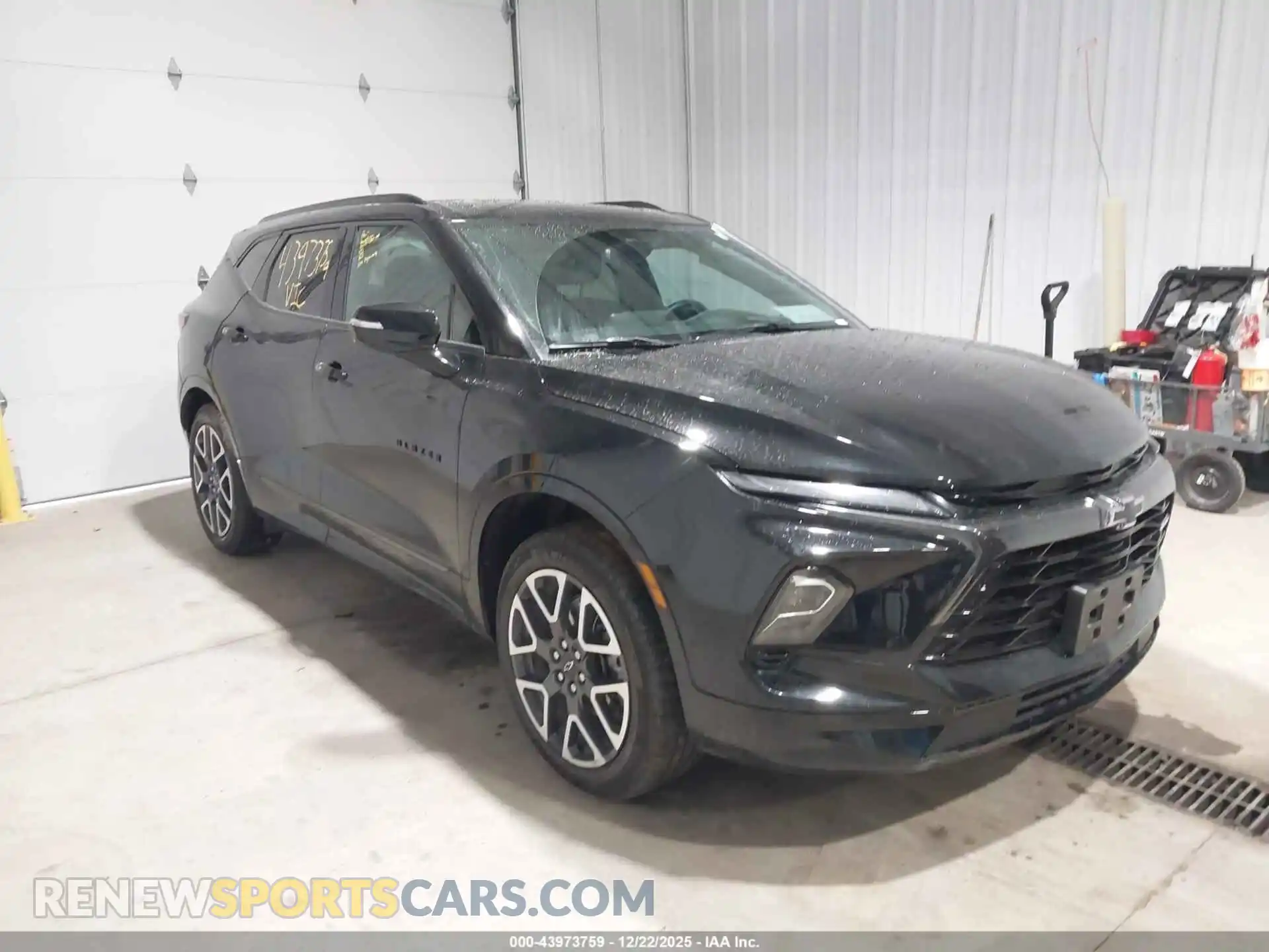 1 Photograph of a damaged car 3GNKBKRS0SS102551 CHEVROLET BLAZER 2025