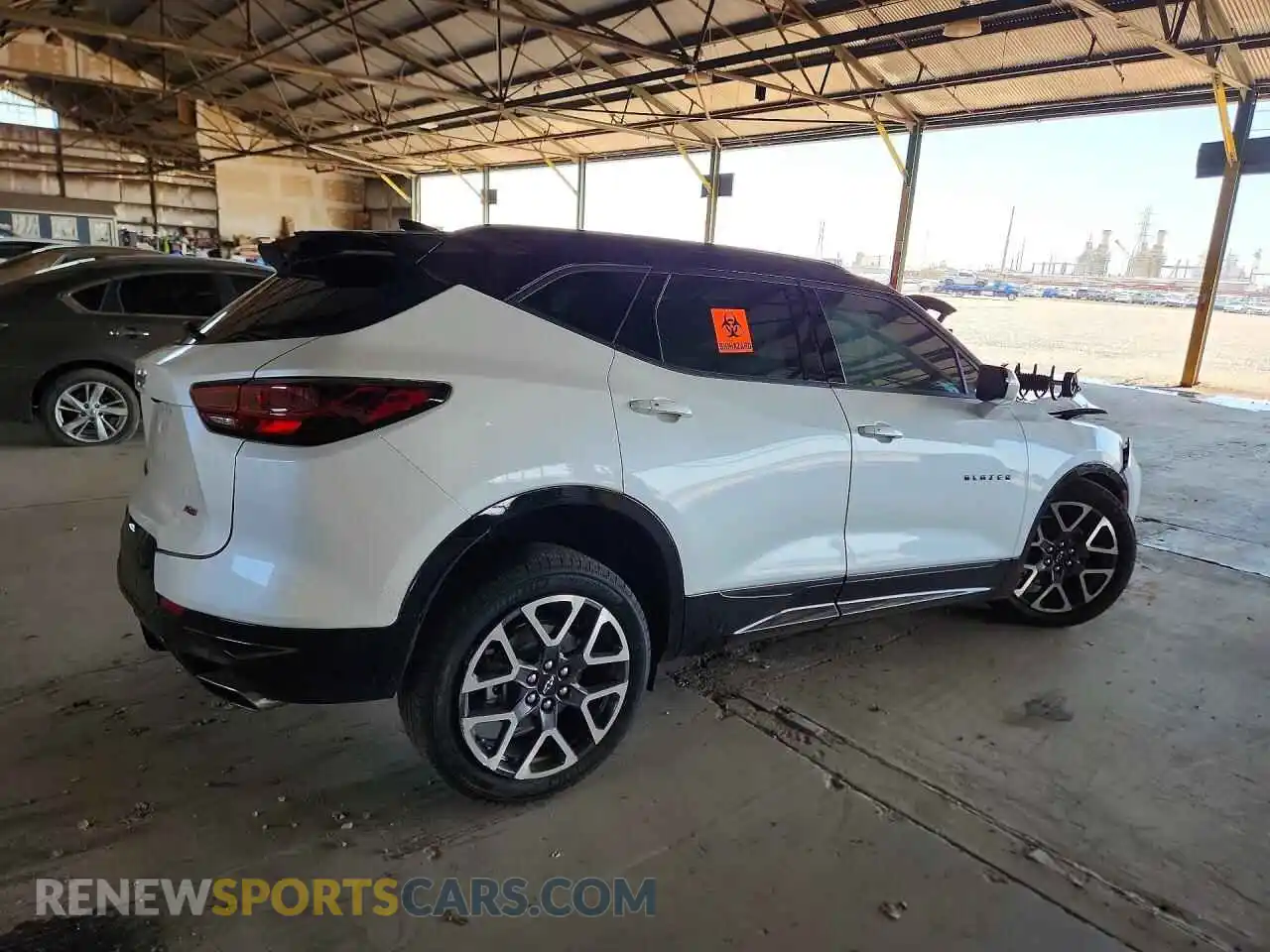 3 Фотография поврежденного автомобиля 3GNKBKRS0SS155203 CHEVROLET BLAZER 2025