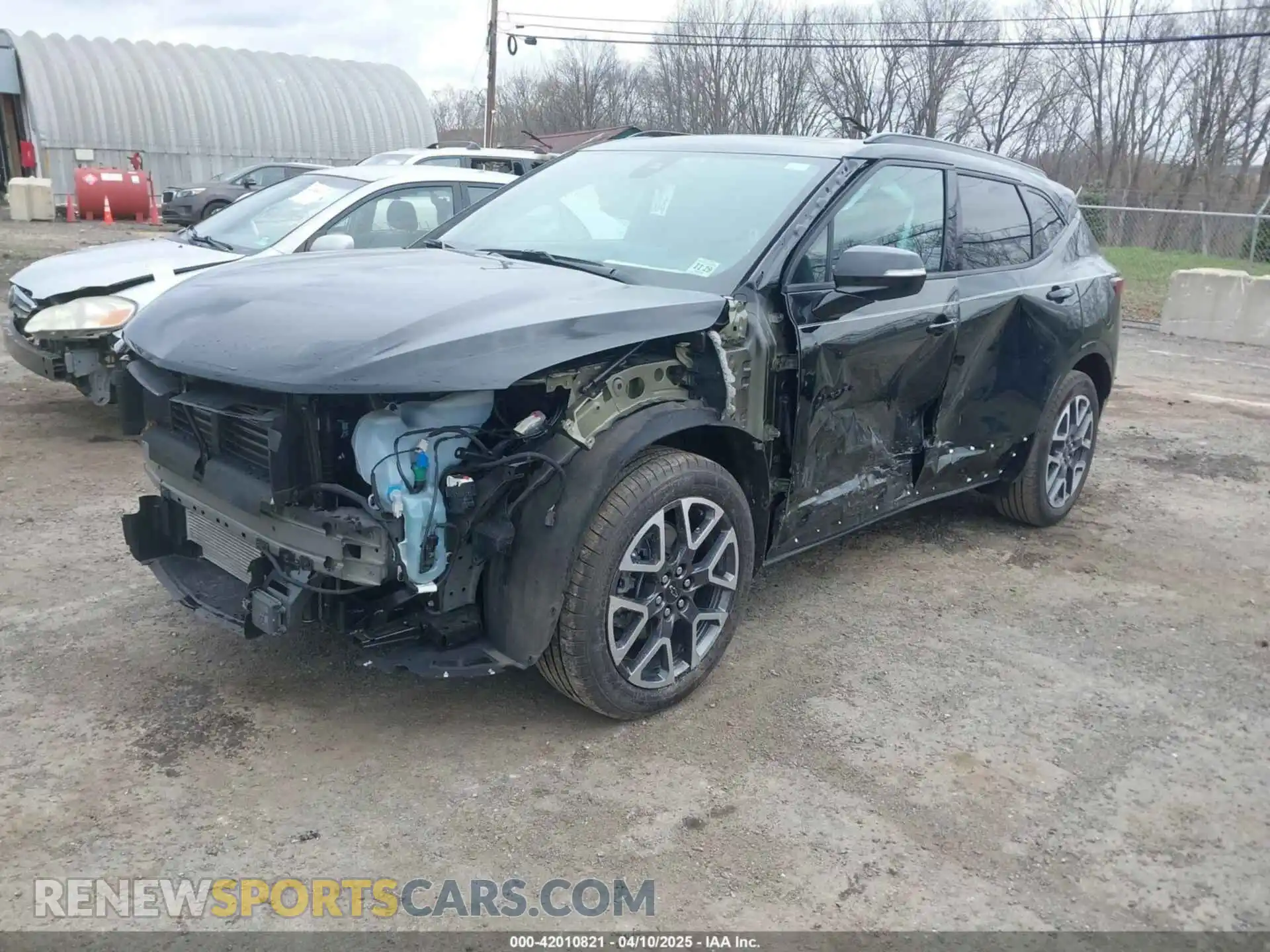 2 Photograph of a damaged car 3GNKBKRS1SS131377 CHEVROLET BLAZER 2025