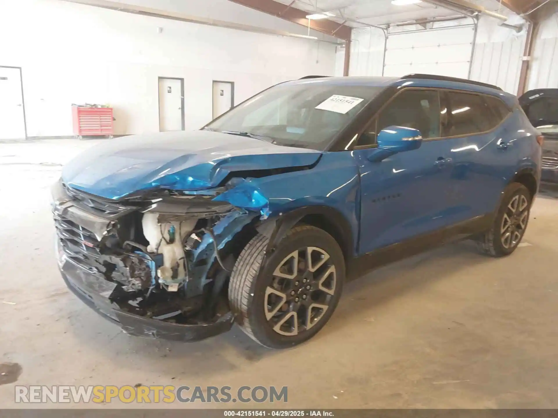 2 Photograph of a damaged car 3GNKBKRSXSS142457 CHEVROLET BLAZER 2025