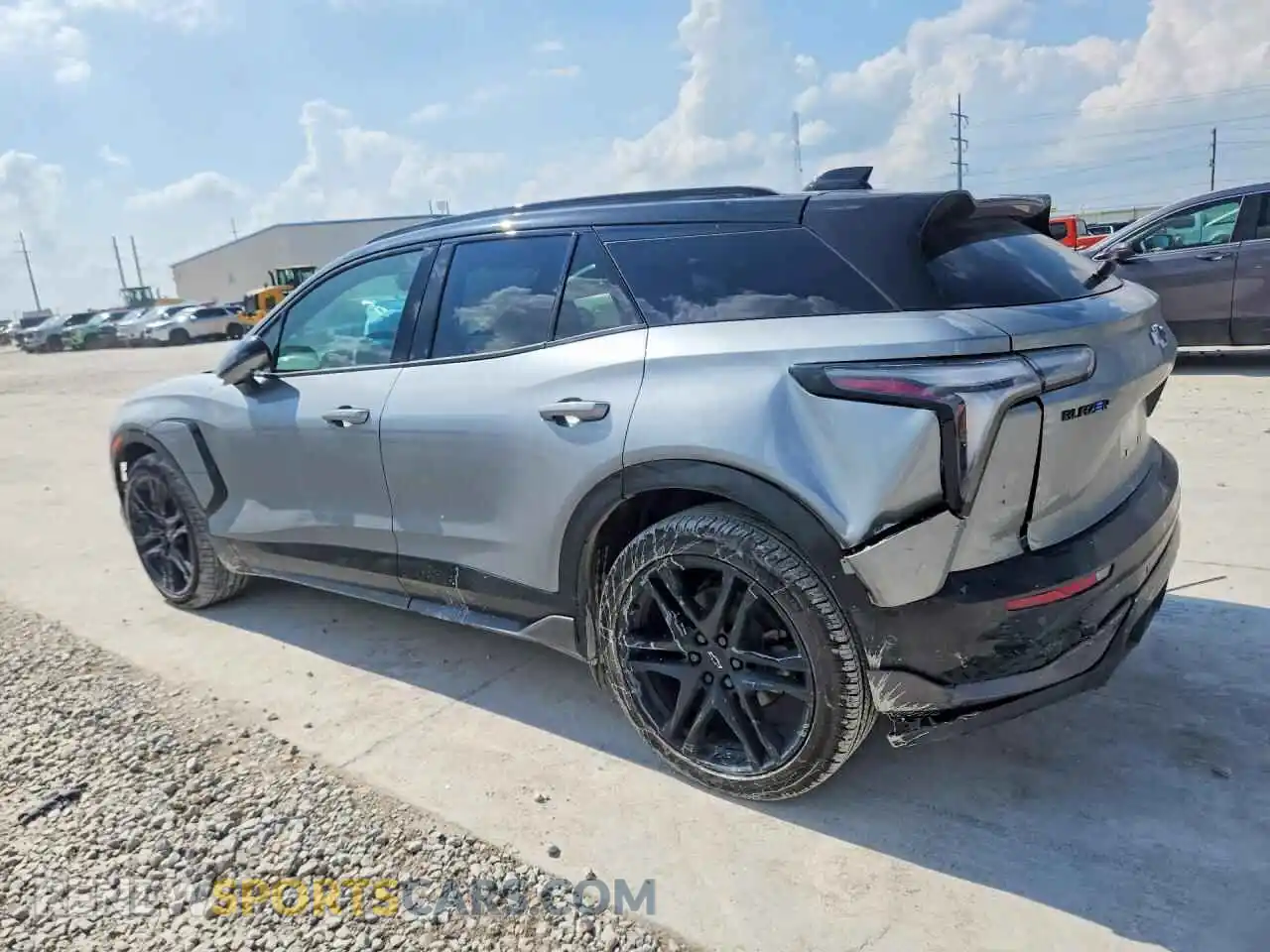 2 fotografías del automóvil dañado 3GNKDERL0SS247013 CHEVROLET BLAZER 2025