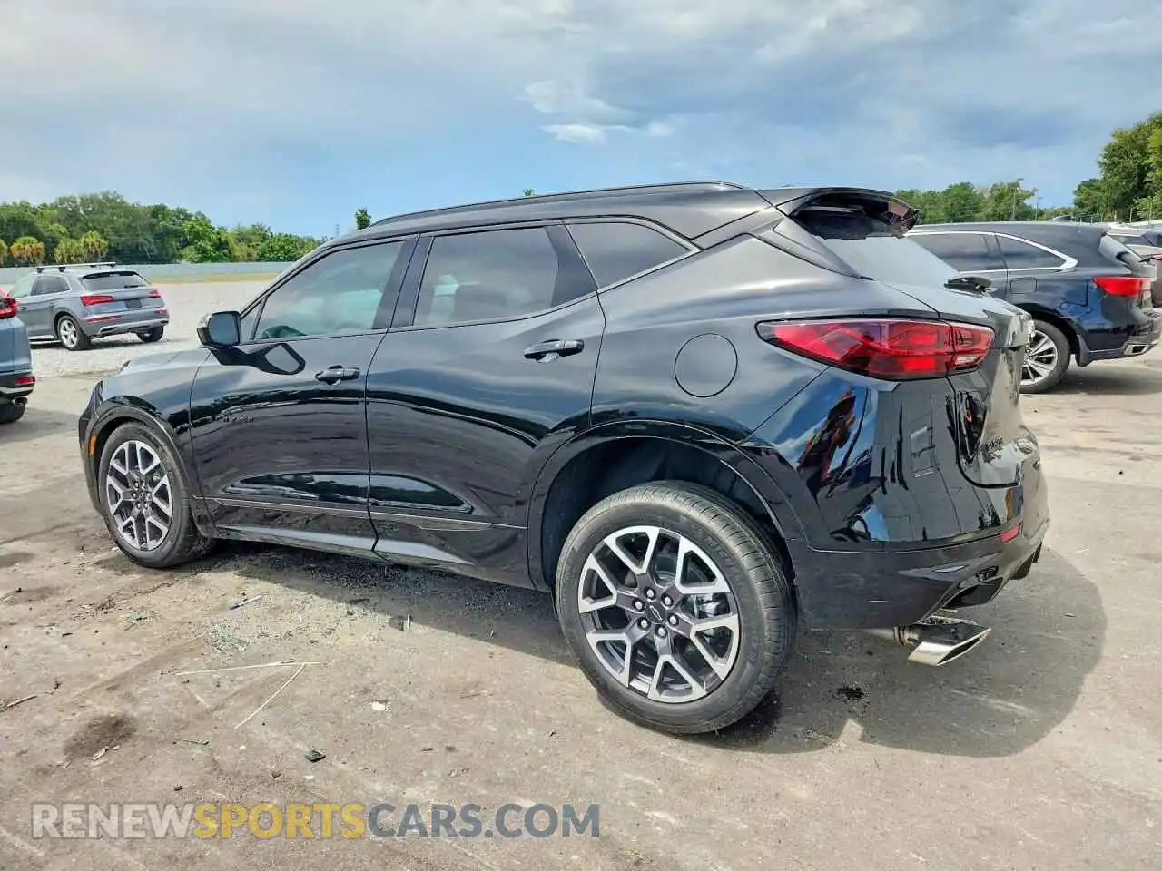 2 Фотография поврежденного автомобиля 3GNKBER49TS174840 CHEVROLET BLAZER 2026