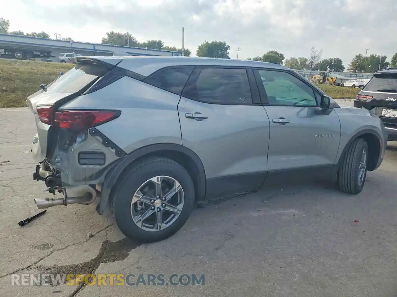 3 Photograph of a damaged car 3GNKBHR44TS168073 CHEVROLET BLAZER 2026
