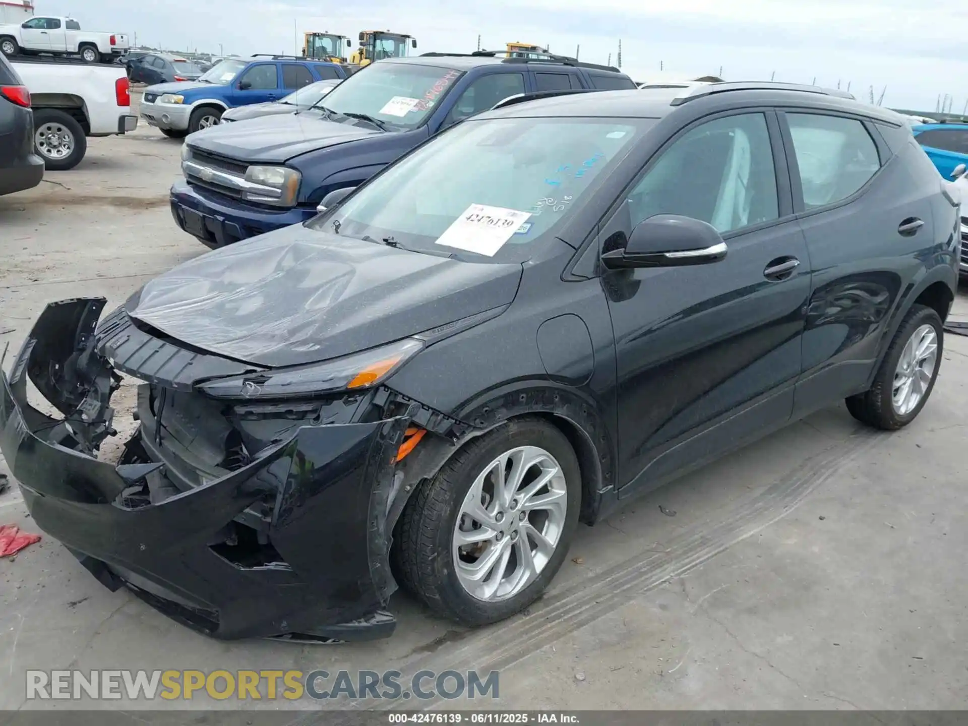 2 fotografías del automóvil dañado 1G1FY6S06P4153965 CHEVROLET BOLT EUV 2023
