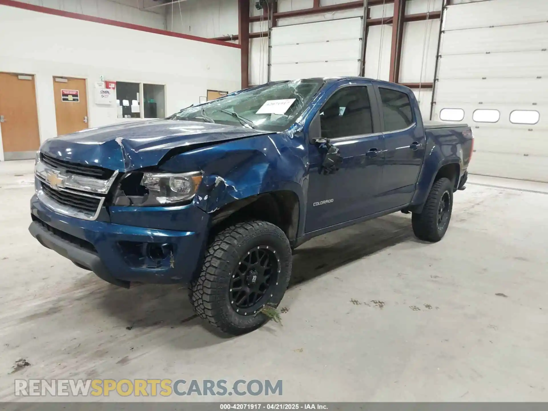 2 Photograph of a damaged car 1GCGTCEN6K1122032 CHEVROLET COLORADO 2019