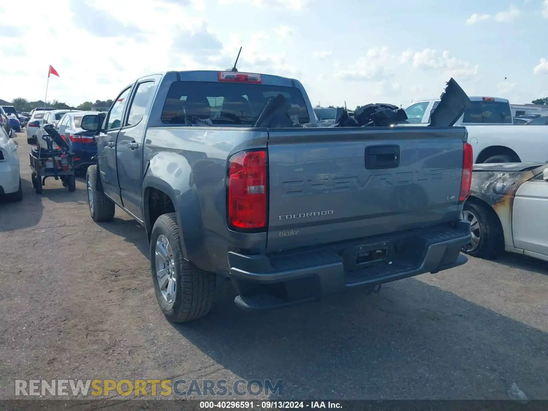 3 Photograph of a damaged car 1GCGSCEN7M1209427 CHEVROLET COLORADO 2021