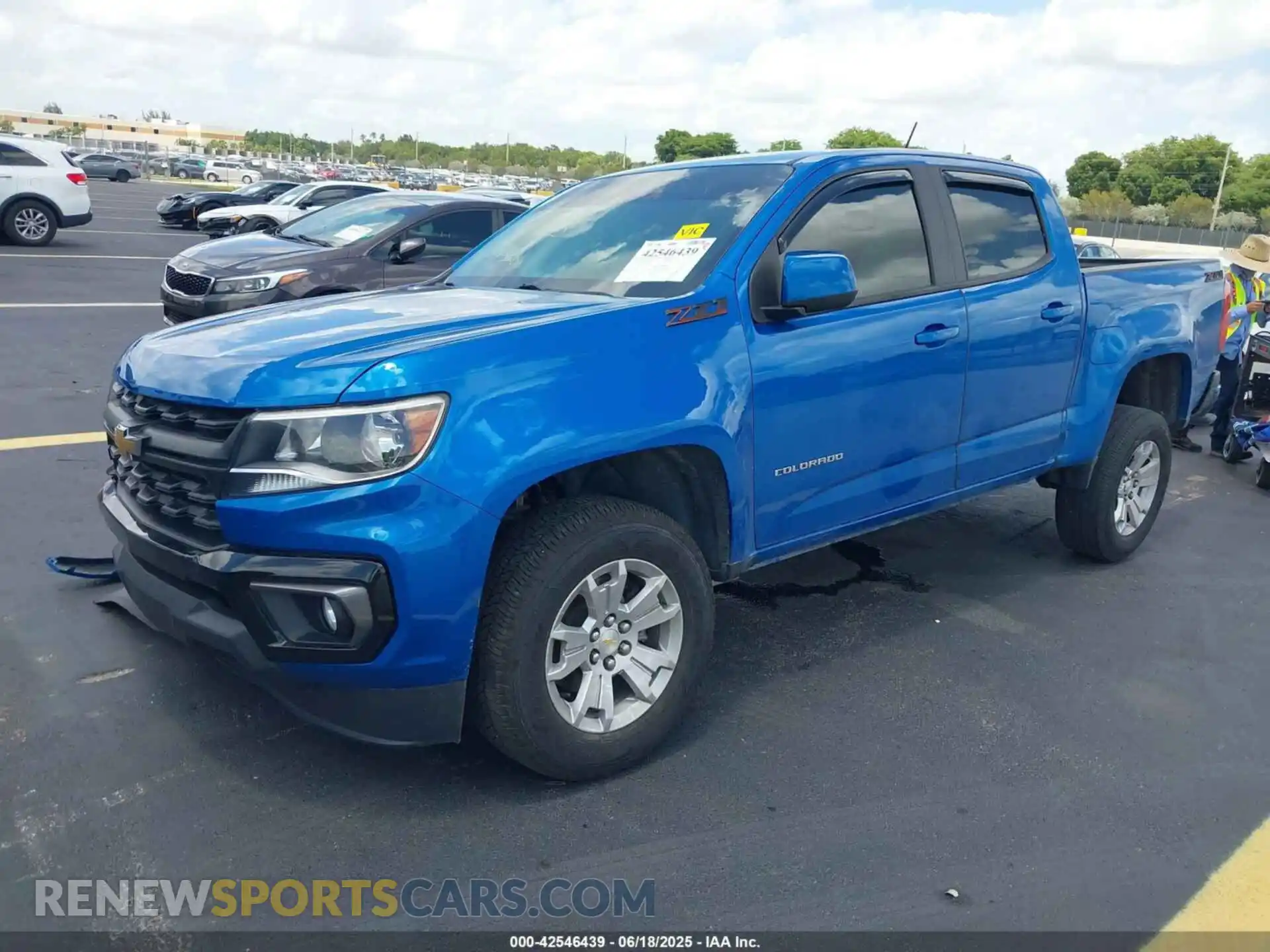 2 Фотография поврежденного автомобиля 1GCGSCEN9M1245605 CHEVROLET COLORADO 2021