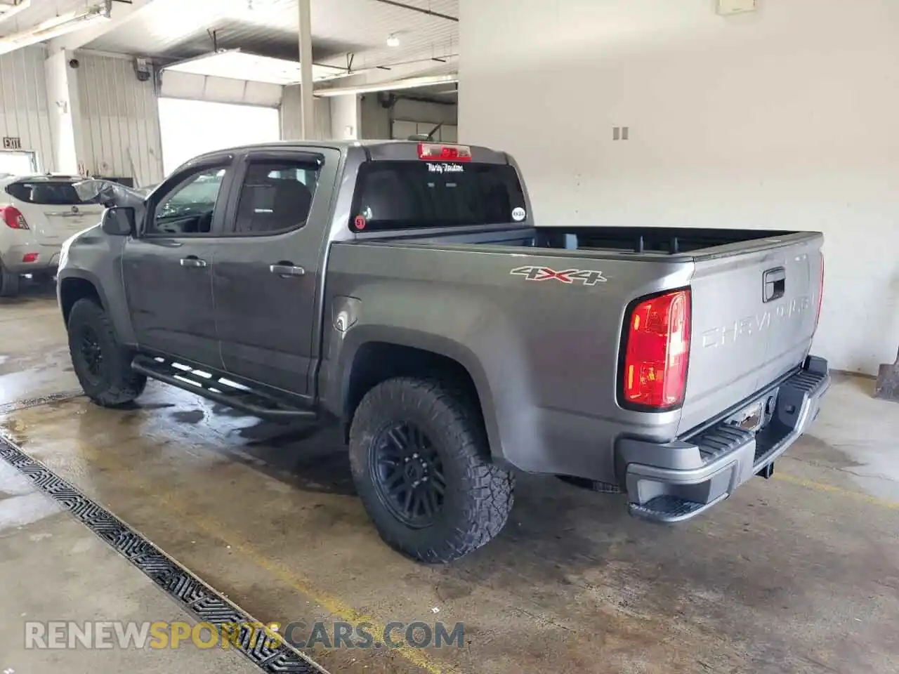 2 Photograph of a damaged car 1GCGTBENXM1121222 CHEVROLET COLORADO 2021