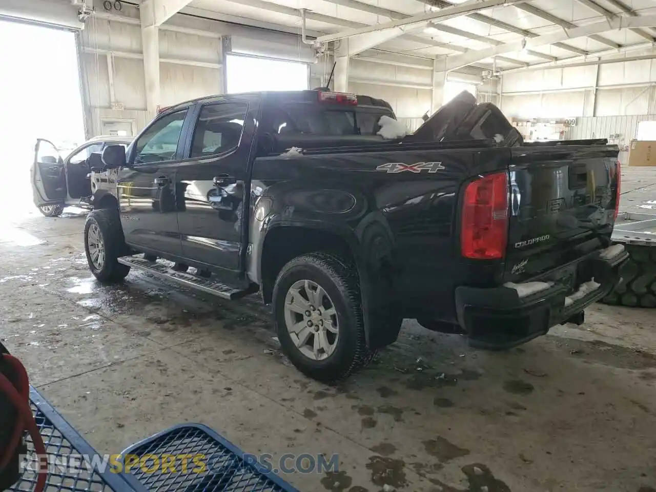 2 Photograph of a damaged car 1GCGTCEN1M1245983 CHEVROLET COLORADO 2021