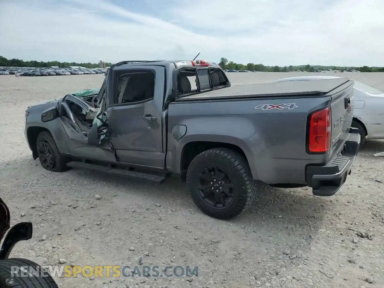 2 Photograph of a damaged car 1GCGTCENXM1131724 CHEVROLET COLORADO 2021