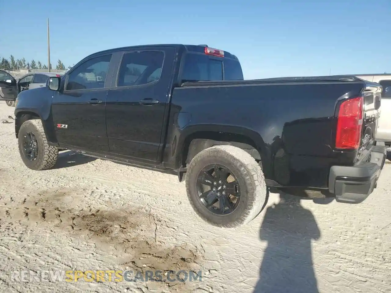 2 Photograph of a damaged car 1GCGTDEN2M1204929 CHEVROLET COLORADO 2021