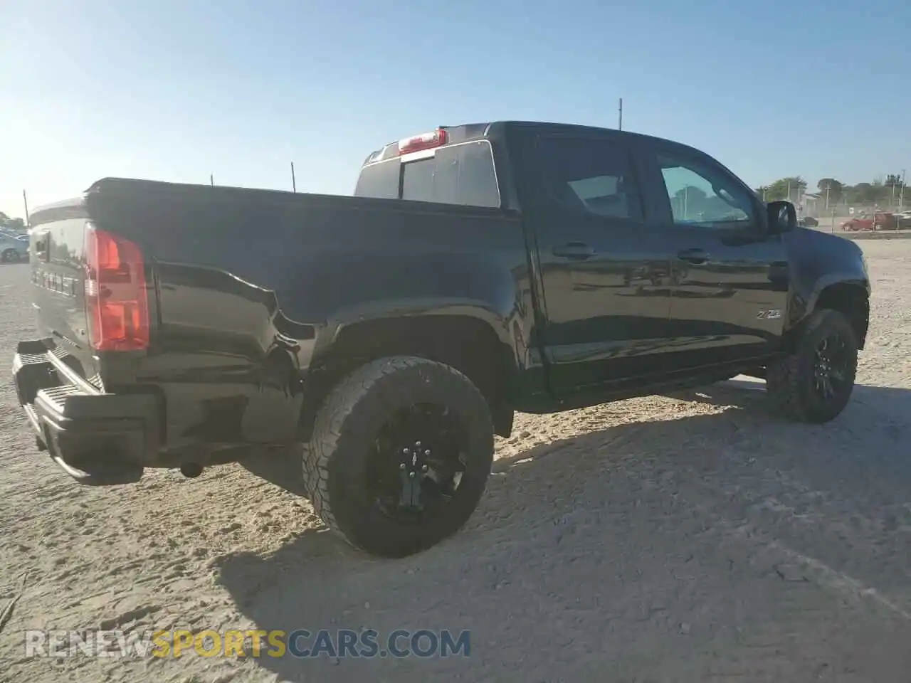 3 Photograph of a damaged car 1GCGTDEN2M1204929 CHEVROLET COLORADO 2021