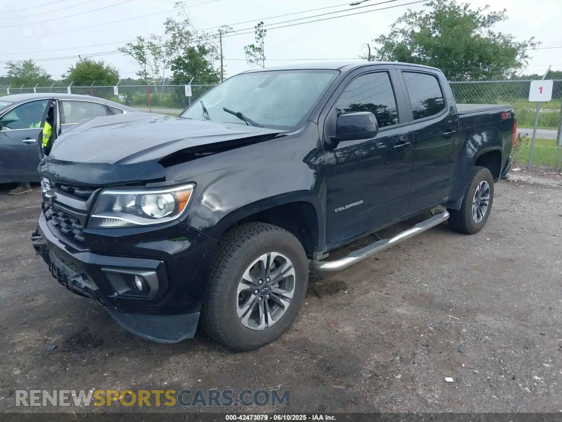 2 Photograph of a damaged car 1GCGTDEN5M1190797 CHEVROLET COLORADO 2021