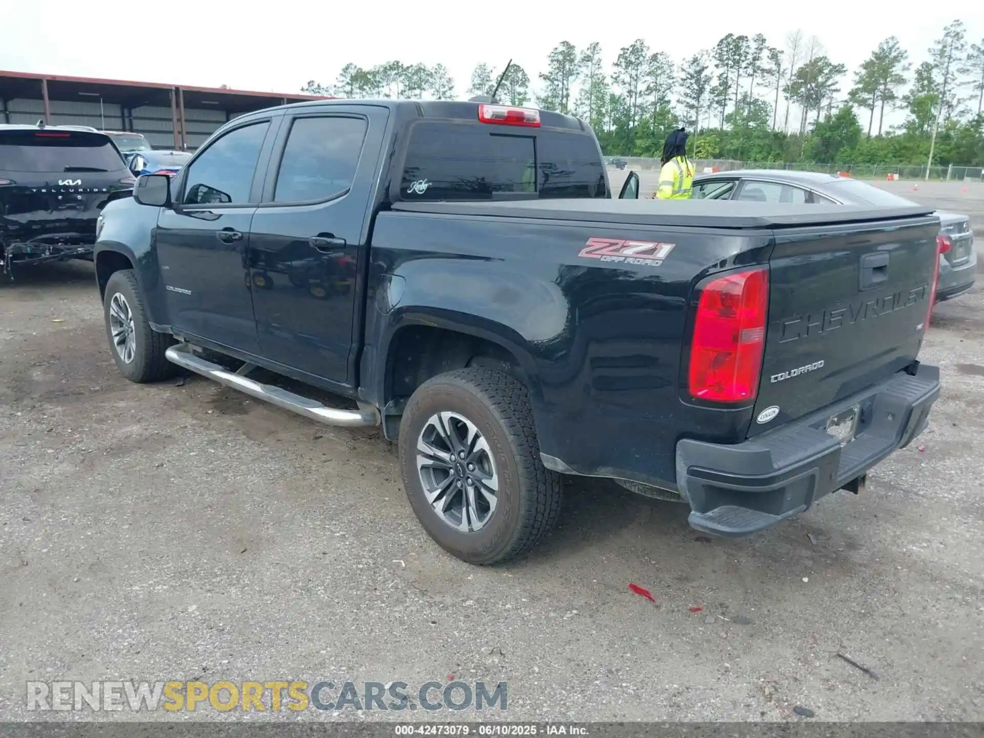 3 Photograph of a damaged car 1GCGTDEN5M1190797 CHEVROLET COLORADO 2021