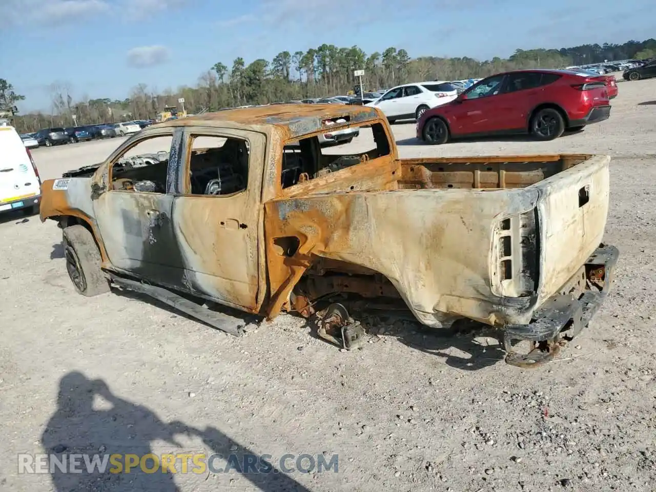 2 Photograph of a damaged car 1GCGTDENXM1168262 CHEVROLET COLORADO 2021