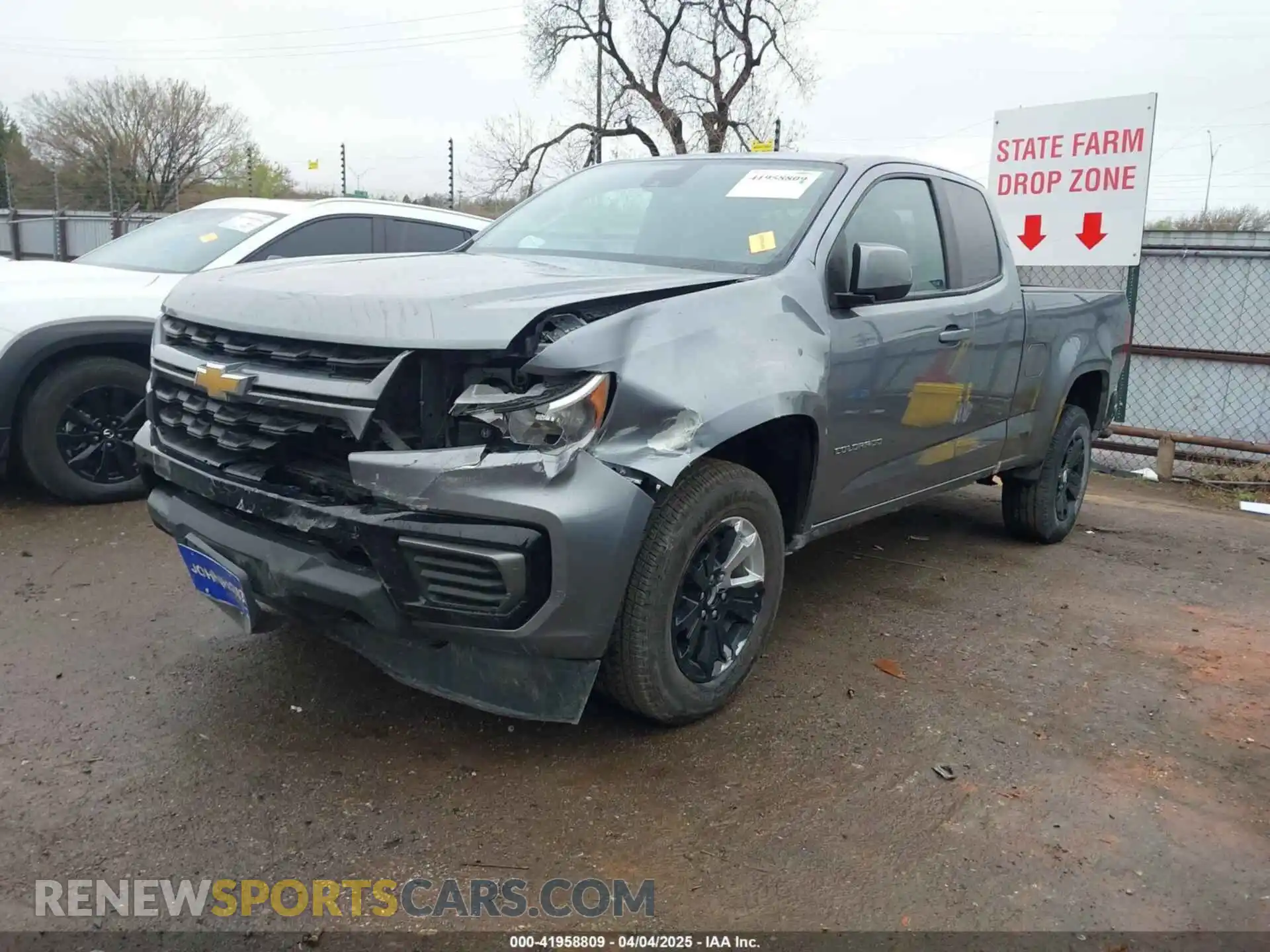 2 Photograph of a damaged car 1GCHSCEA2M1282559 CHEVROLET COLORADO 2021