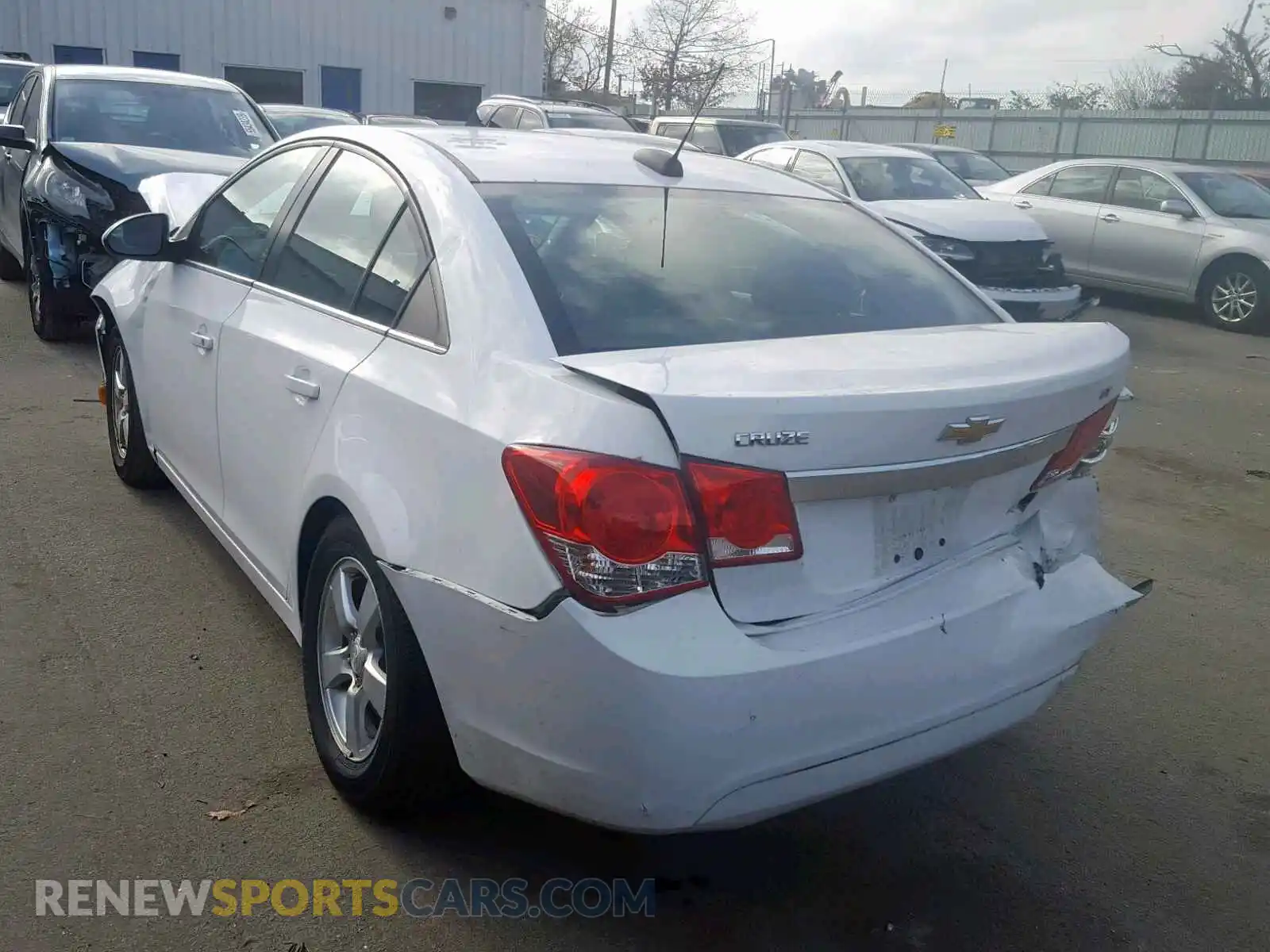 3 fotografías del automóvil dañado 1G1PC5SB4F7234121 CHEVROLET CRUZE 2015
