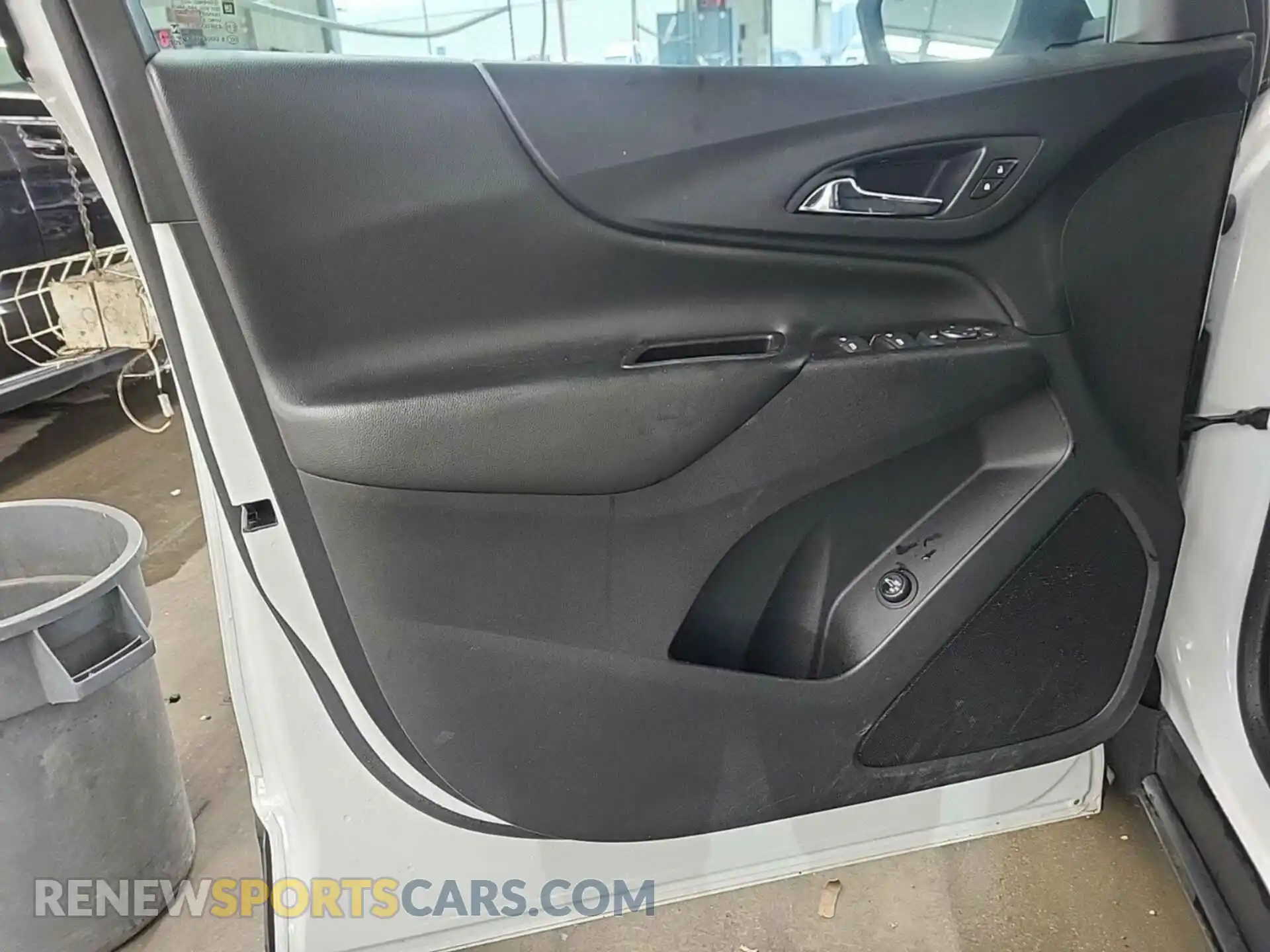 1 Photograph of a damaged car 2GNAXTEV8L6235917 CHEVROLET EQUINOX 2020