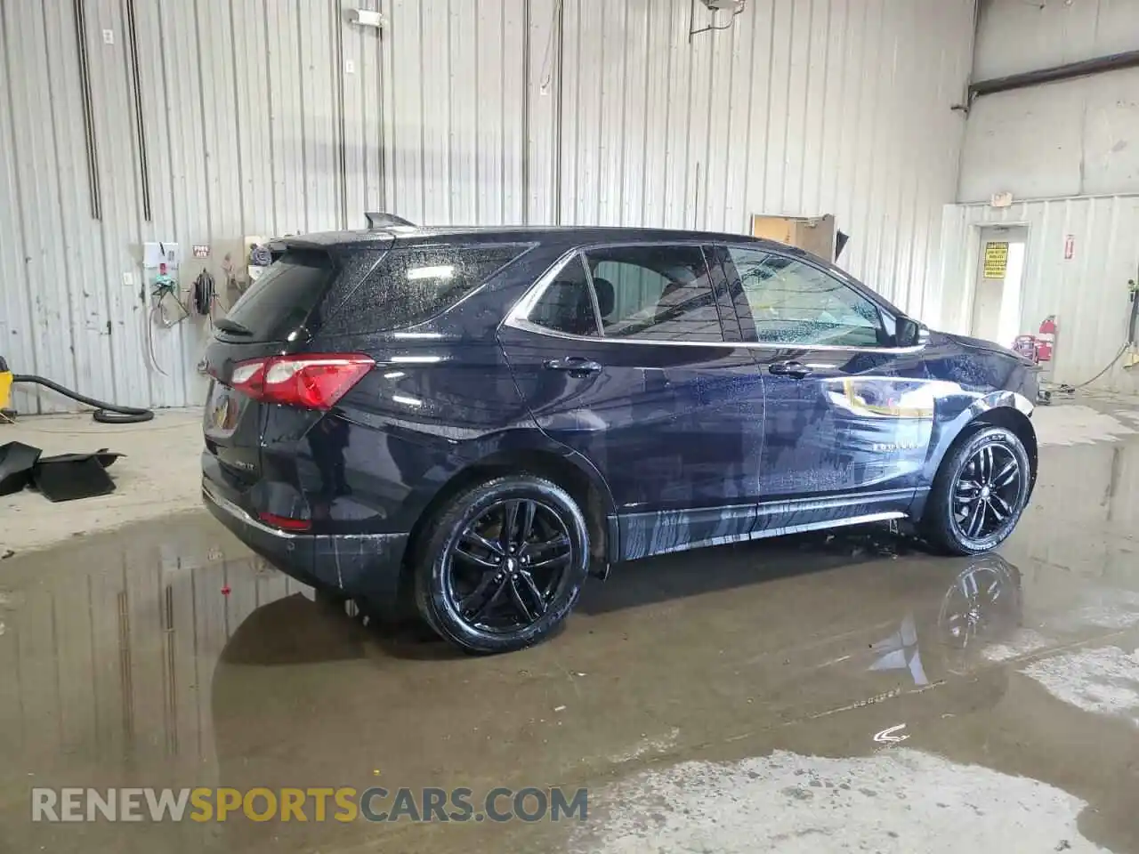 3 Photograph of a damaged car 2GNAXUEV5L6243334 CHEVROLET EQUINOX 2020
