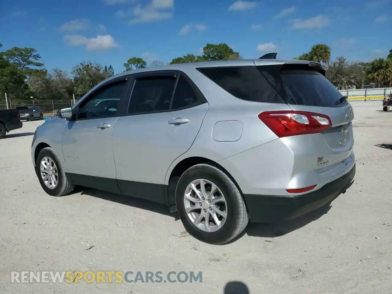 2 Photograph of a damaged car 3GNAXHEV3LS709920 CHEVROLET EQUINOX 2020