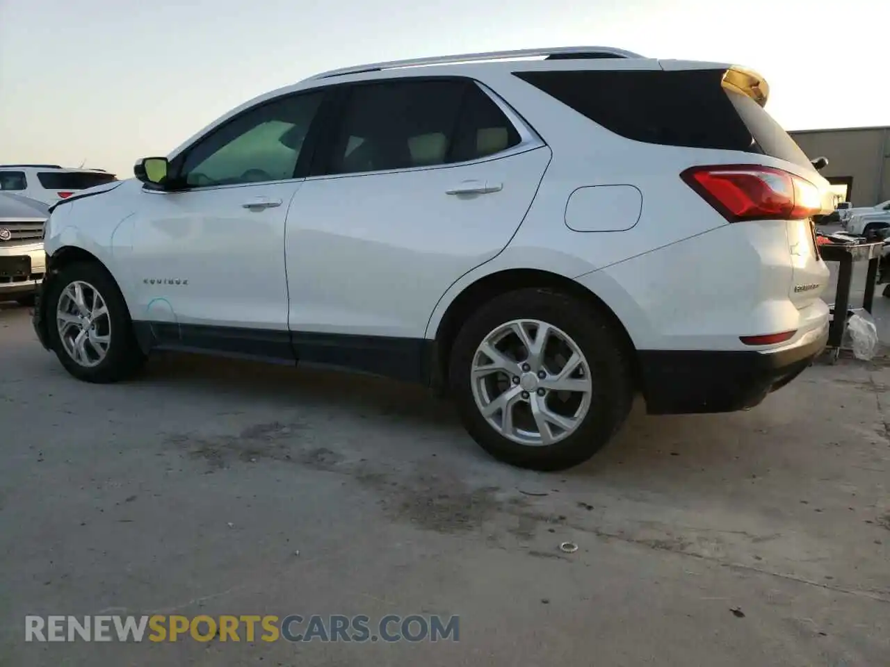 2 Photograph of a damaged car 3GNAXLEX3LS732165 CHEVROLET EQUINOX 2020