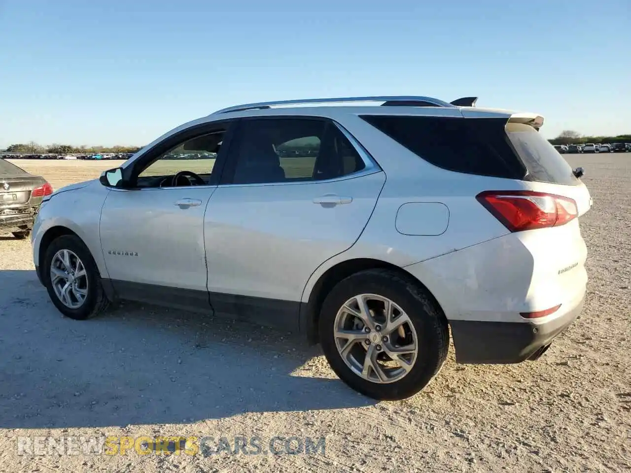 2 Photograph of a damaged car 3GNAXLEX9LS710641 CHEVROLET EQUINOX 2020