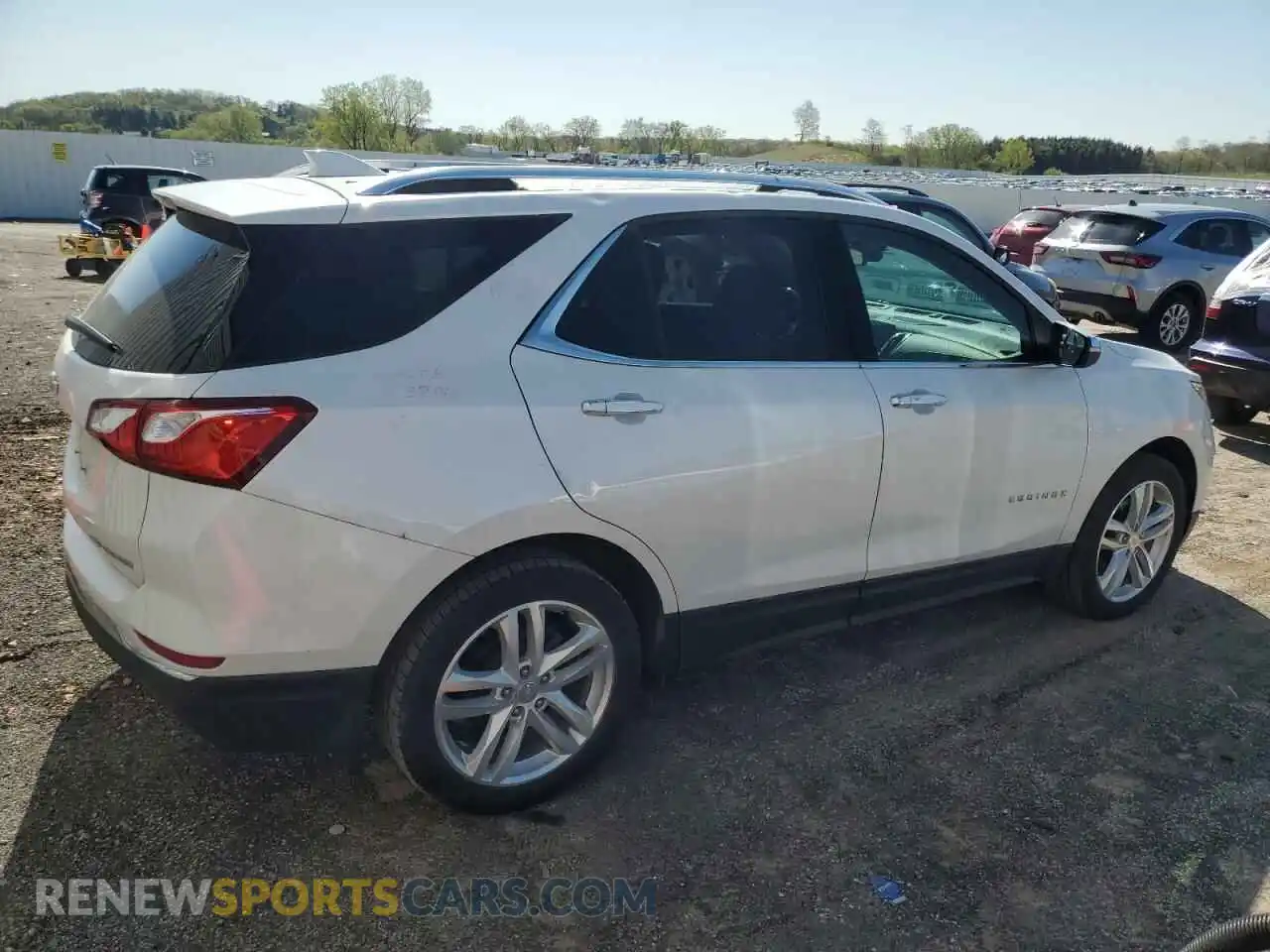 3 Photograph of a damaged car 3GNAXYEX1LS722067 CHEVROLET EQUINOX 2020