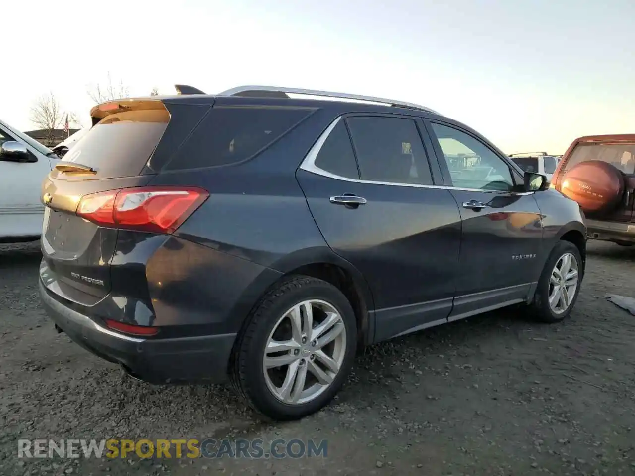 3 Photograph of a damaged car 3GNAXYEX4LS563559 CHEVROLET EQUINOX 2020