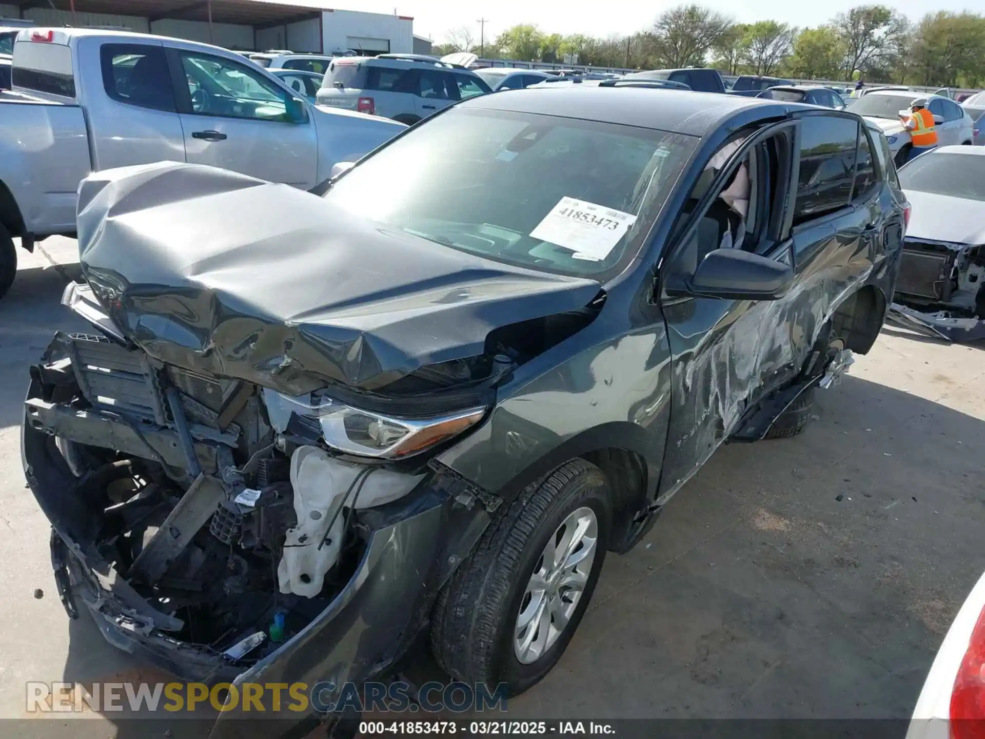 2 fotografías del automóvil dañado 2GNAXHEV4M6131889 CHEVROLET EQUINOX 2021