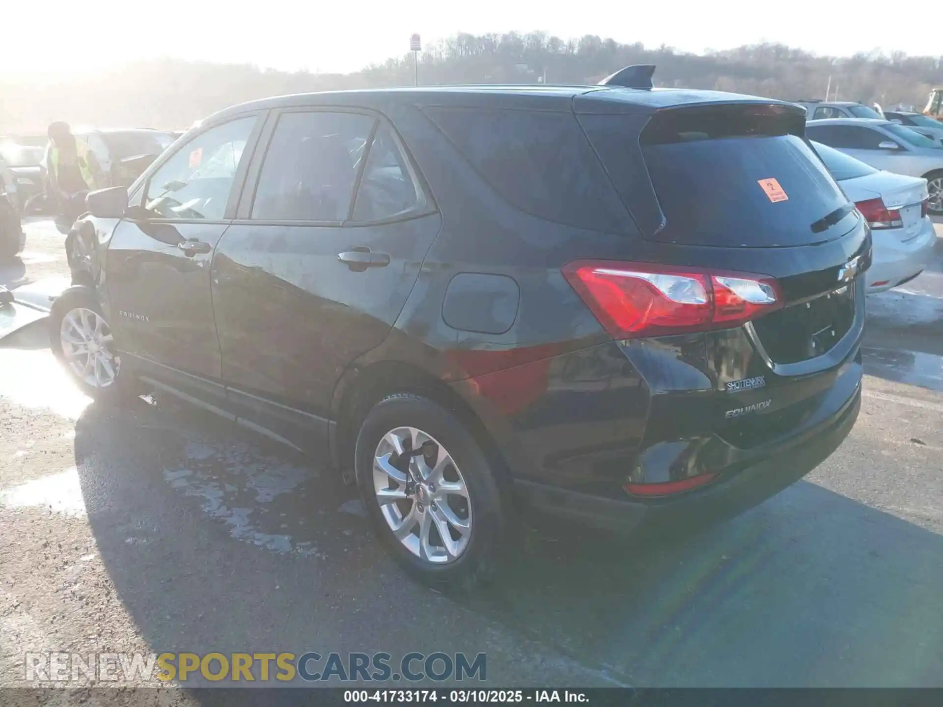 3 Фотография поврежденного автомобиля 2GNAXHEV7M6132924 CHEVROLET EQUINOX 2021