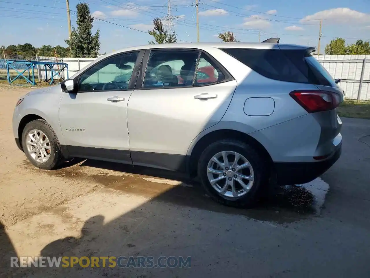 2 fotografías del automóvil dañado 2GNAXHEVXM6160166 CHEVROLET EQUINOX 2021