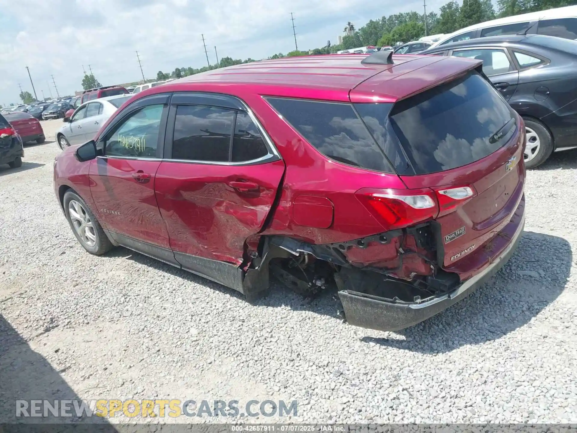 3 Photograph of a damaged car 2GNAXUEV0M6154000 CHEVROLET EQUINOX 2021