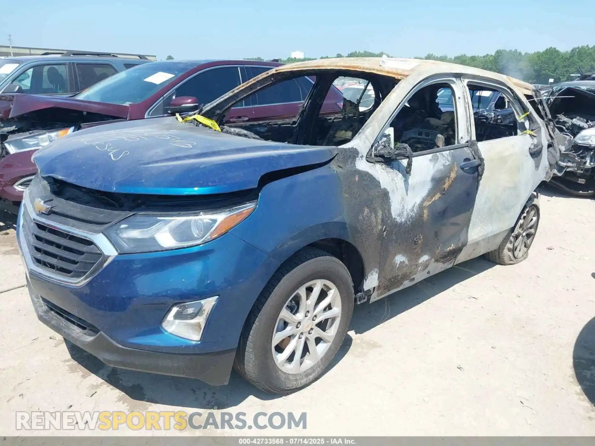 2 Фотография поврежденного автомобиля 2GNAXUEV2M6137621 CHEVROLET EQUINOX 2021